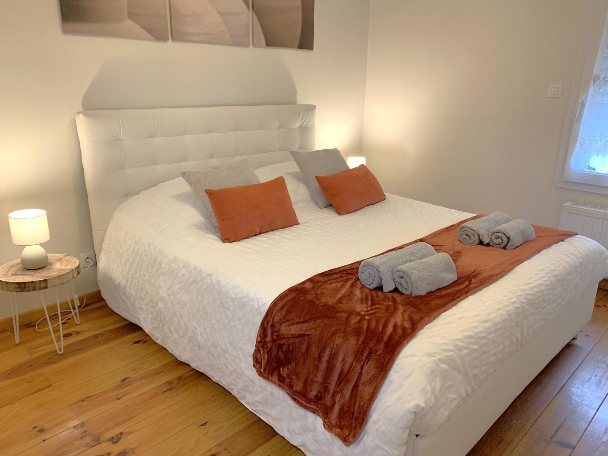 Appartement Spacieux Au Calme 瓦讷 外观 照片